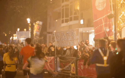 Centrum bruist bij City Run Veenendaal: licht, muziek en duizenden lopers vullen de binnenstad